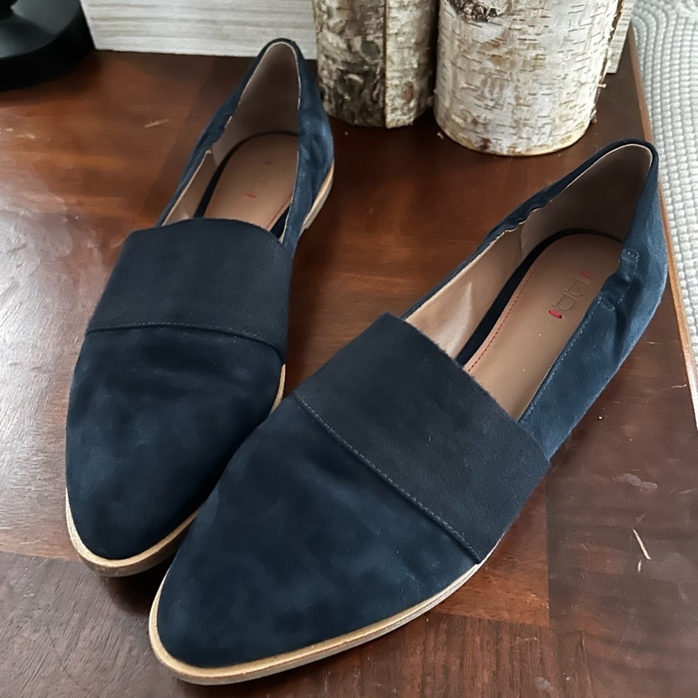 Ellen Degeneres Navy Suede Pointed Toe Loafers